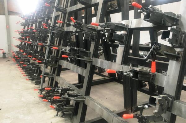 VERTICAL TOGGLE CLAMPS